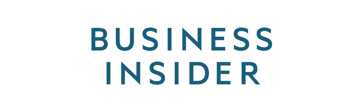 Das Bild zeigt die Worte "BUSINESS INSIDER" in Großbuchstaben, zentriert auf einem hellgrauen Hintergrund. Der Text ist in einer modernen, serifenlosen Schriftart geschrieben und ist blau gefärbt.